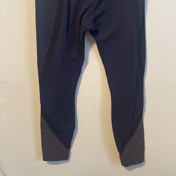 Athleta Blue & Gray High Waist Mesh Inset Leggings Size Medium - Picture 6 of 10